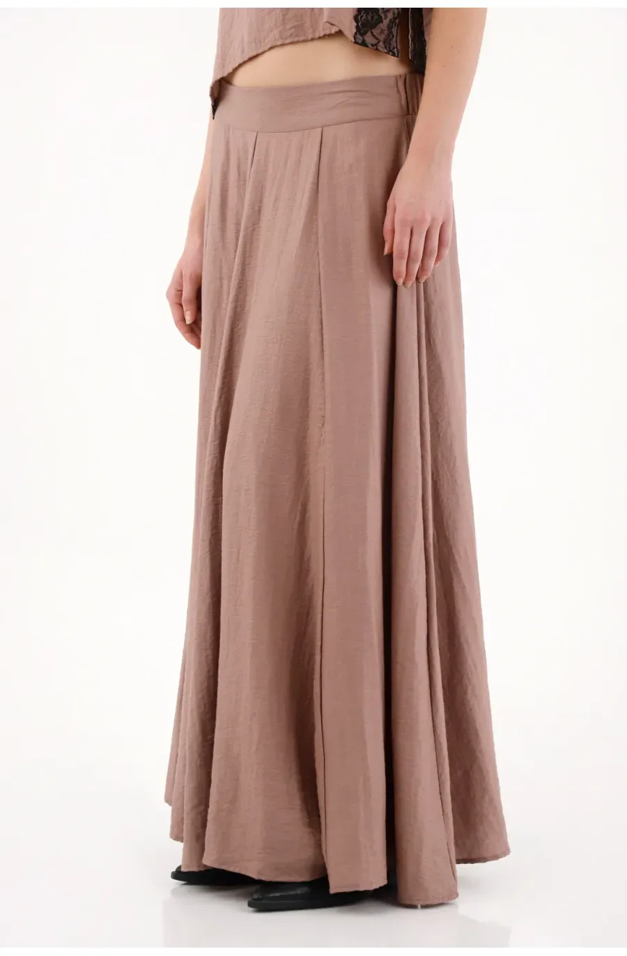 Falda larga satinada café para mujer