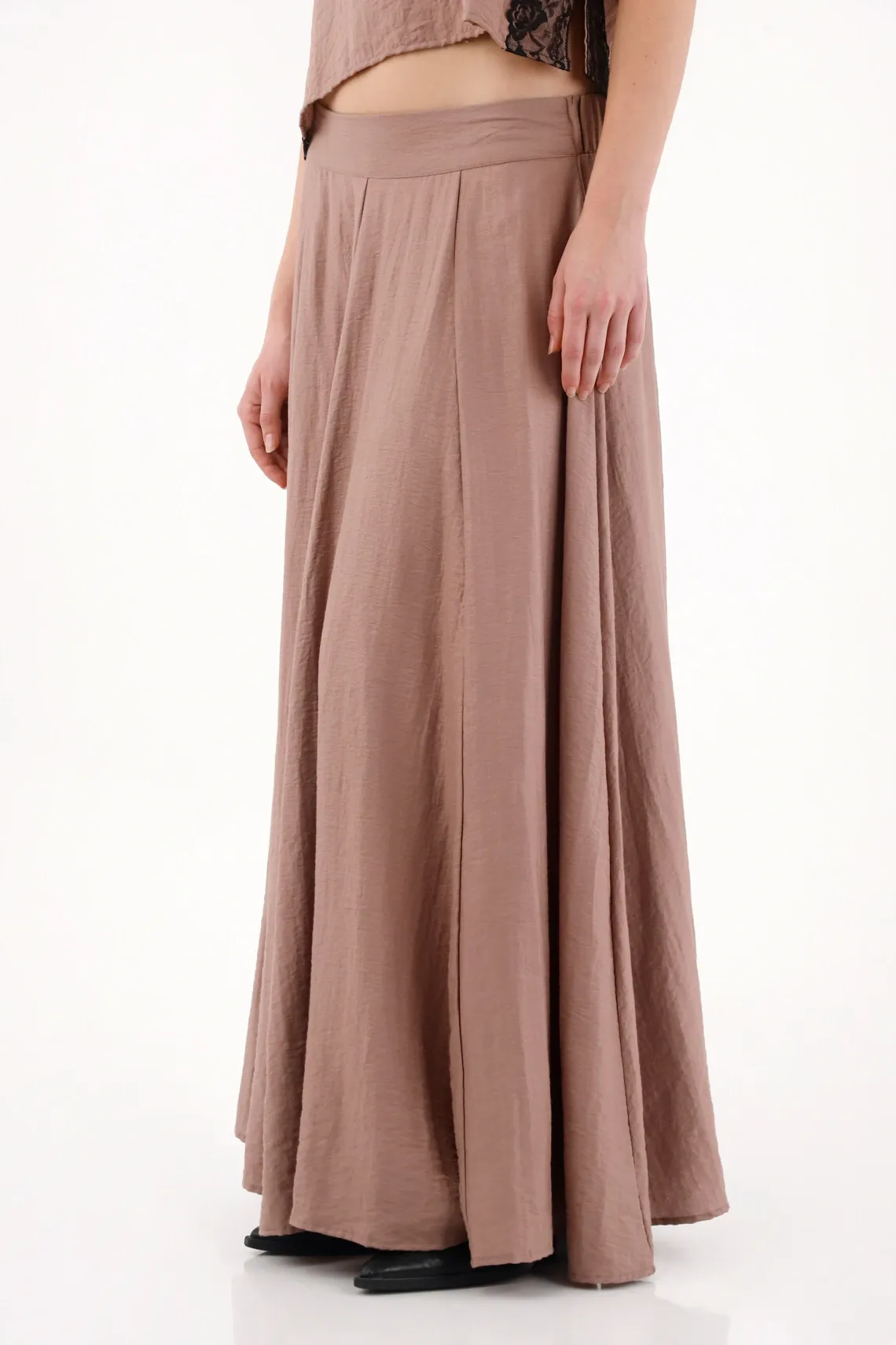 Falda larga satinada café para mujer