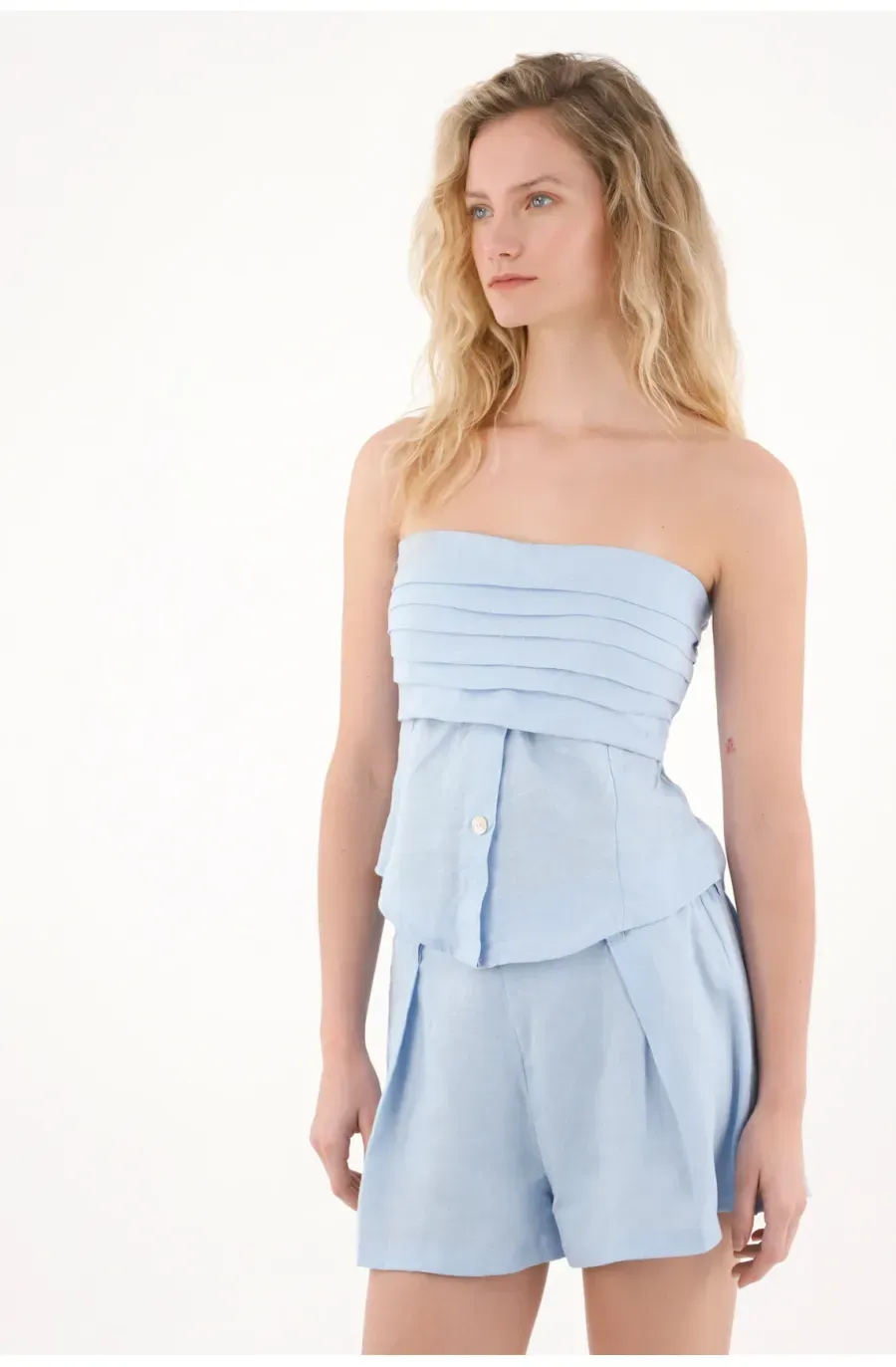 Short en lino con prenses azul para mujer