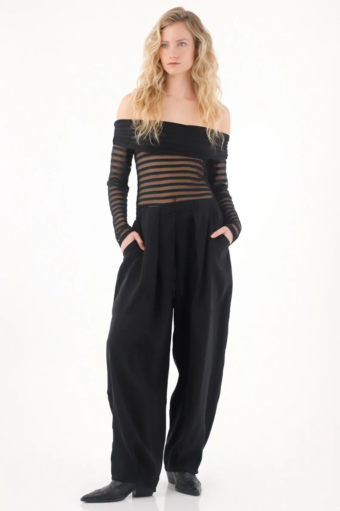 Pantalón con bolsillos laterales negro para mujer