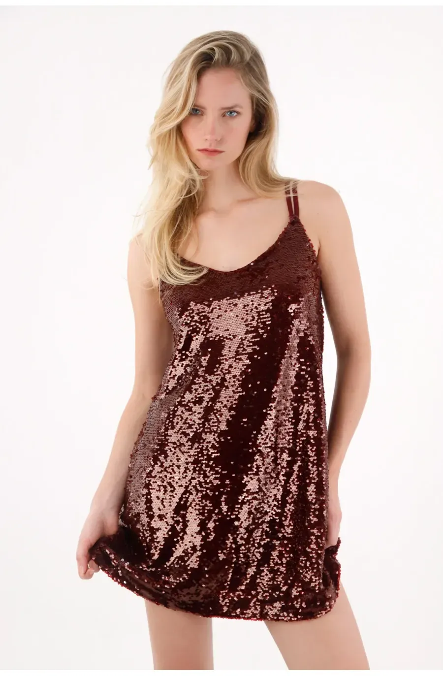 Vestido corto de lentejuelas vinotinto para mujer