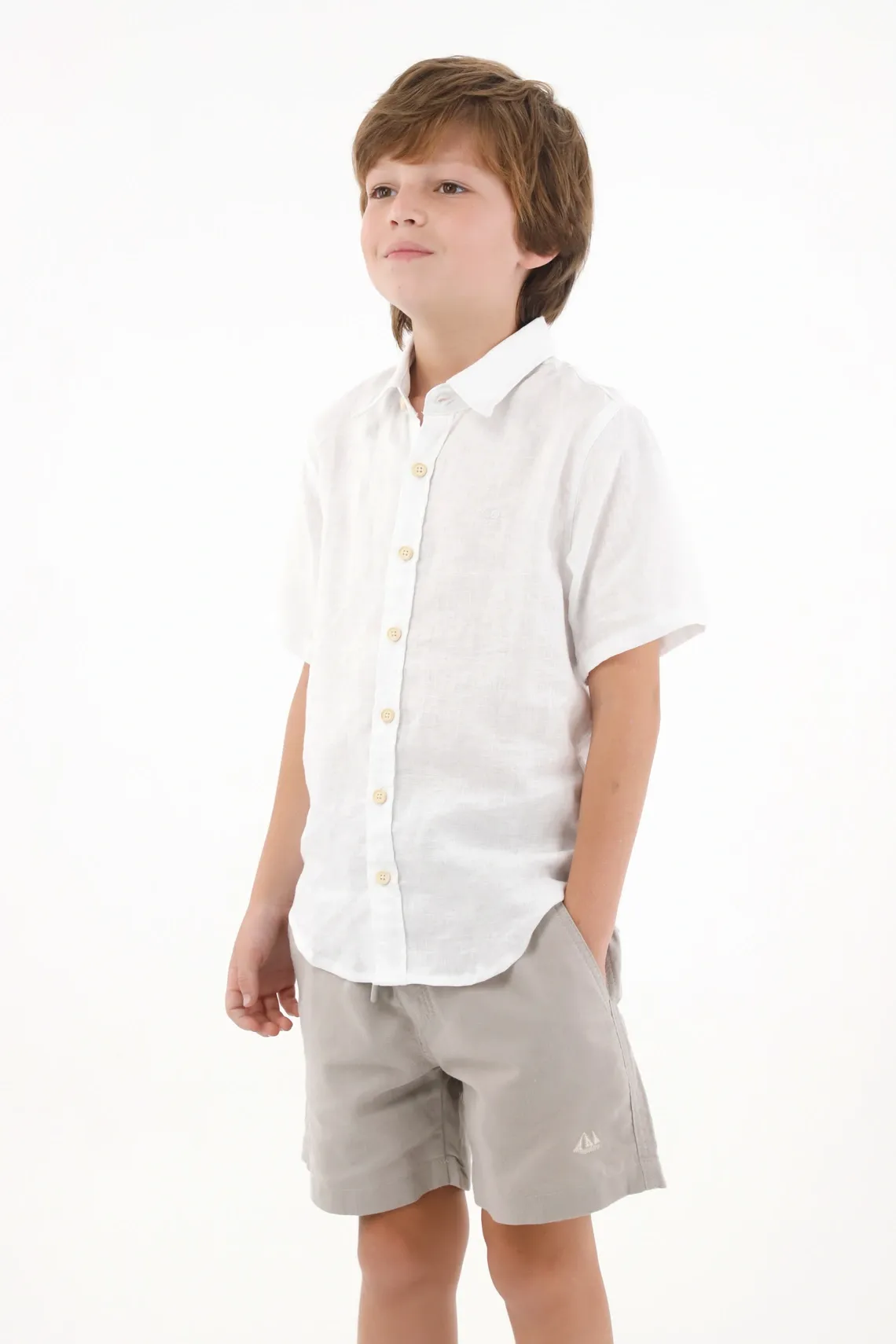 Camisa manga corta de botones blanca para niño