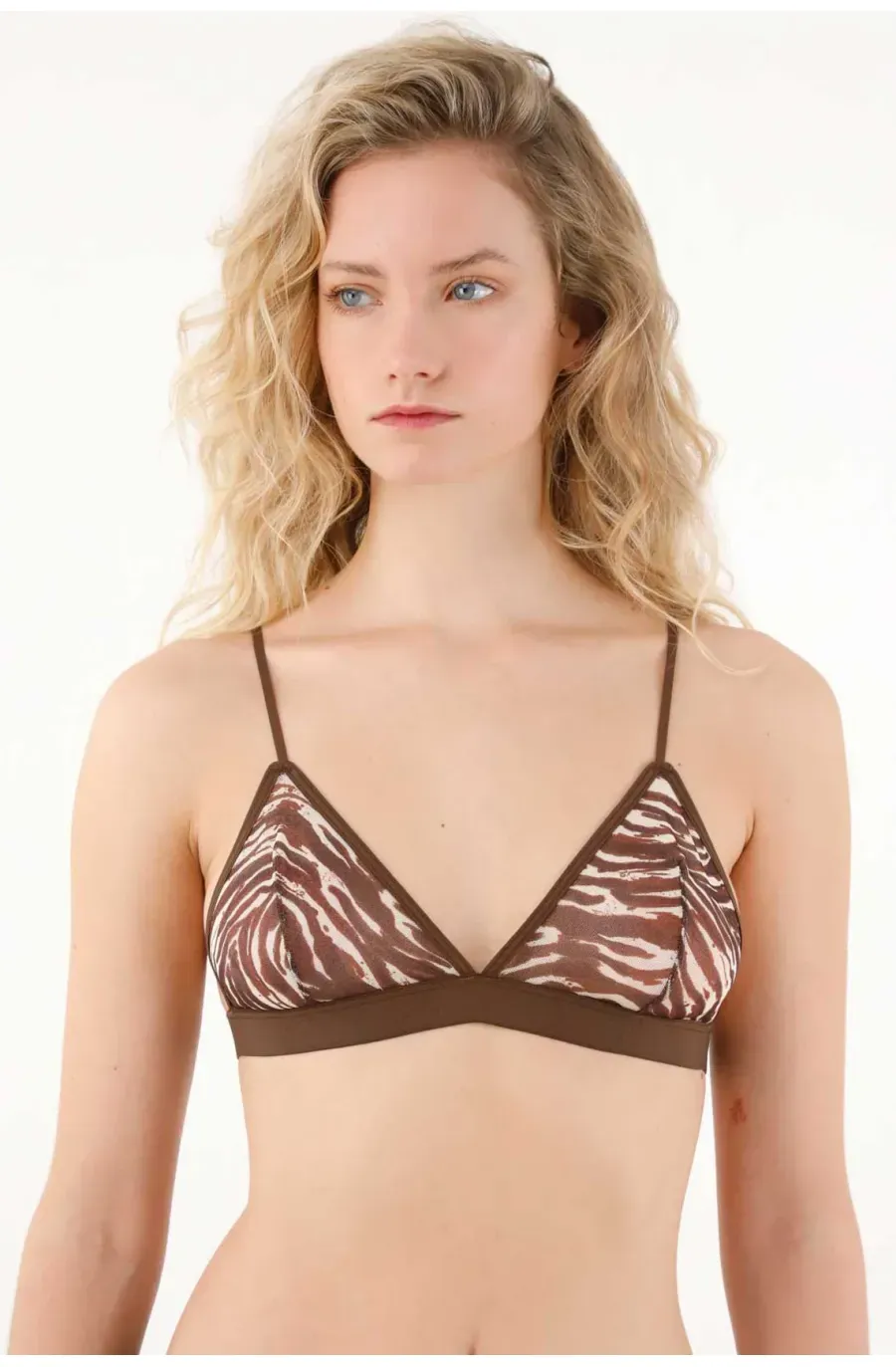 Top triangular estampado café para mujer