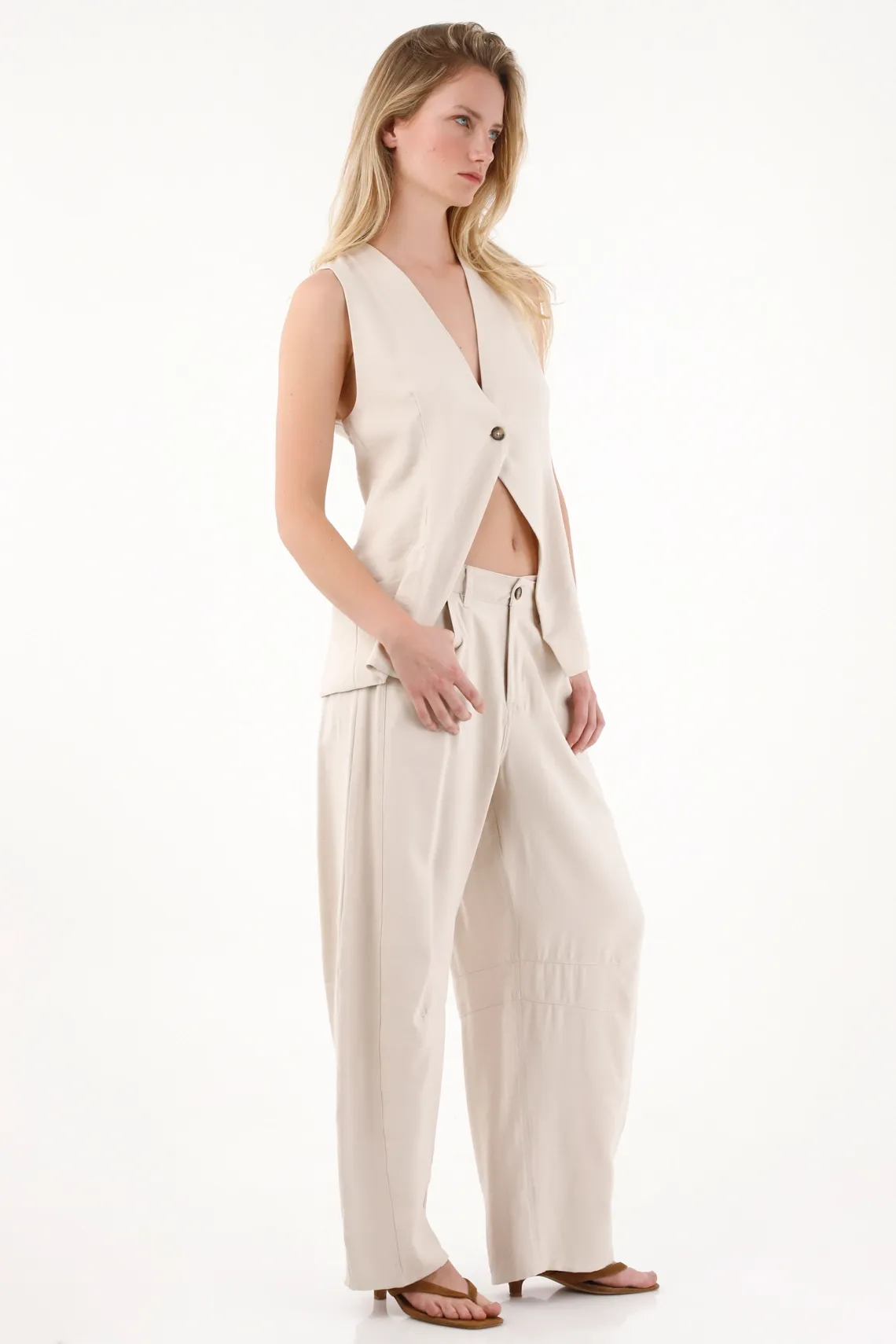 Chaleco largo con escote en frente crudo para mujer