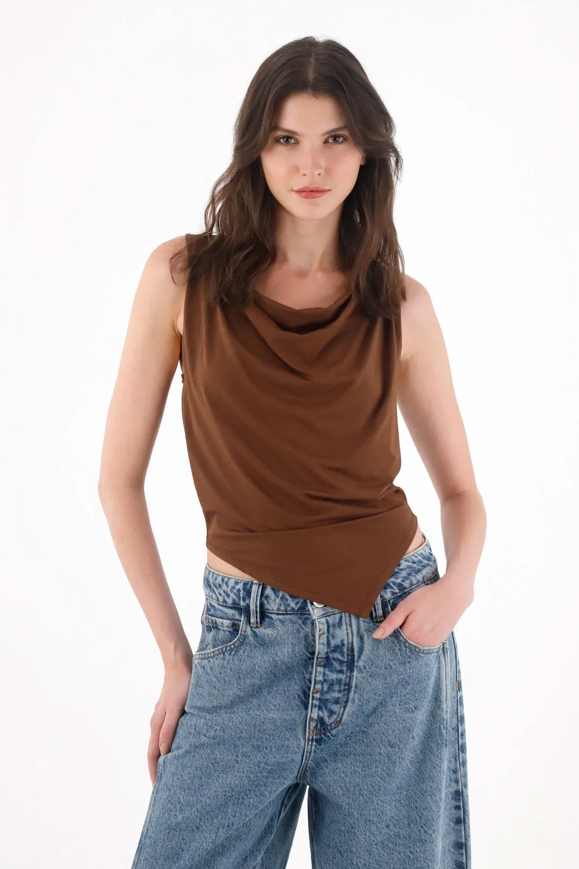 Camiseta con drappeado café para mujer