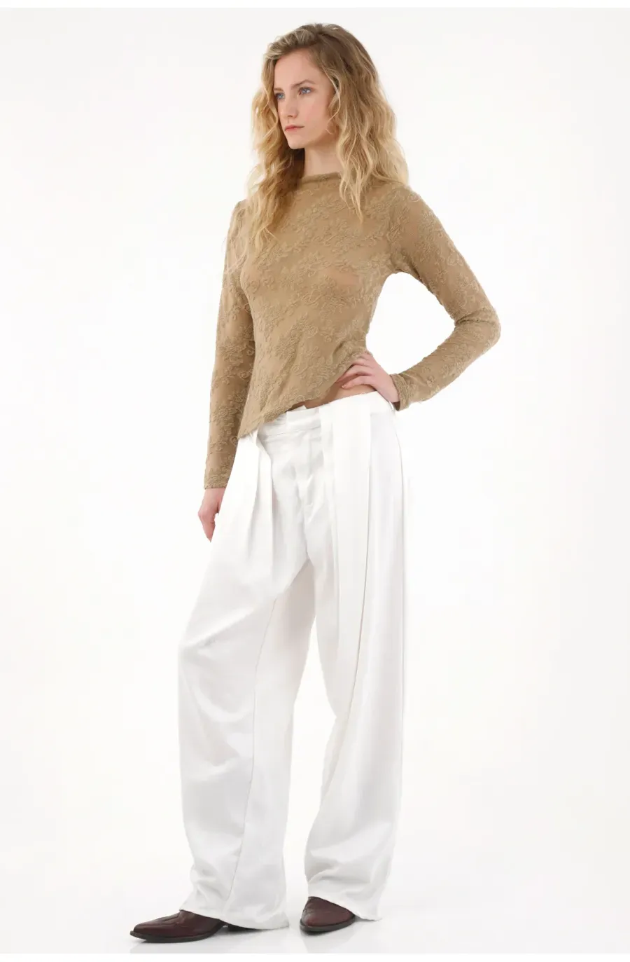 Pantalón recto con prenses para mujer