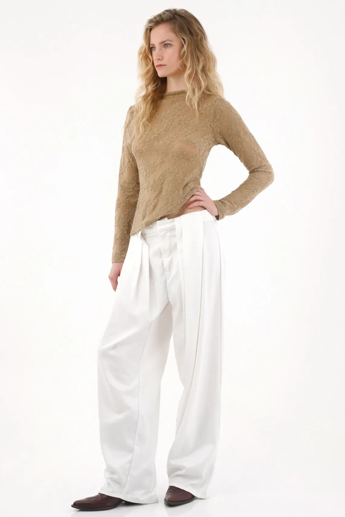 Pantalón recto con prenses para mujer