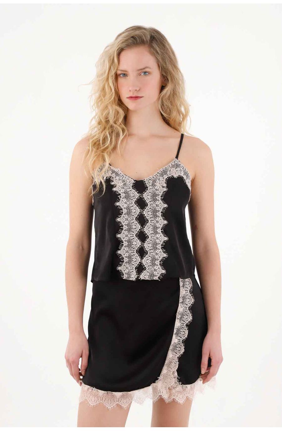 Camisa de tiras con encaje negra para mujer
