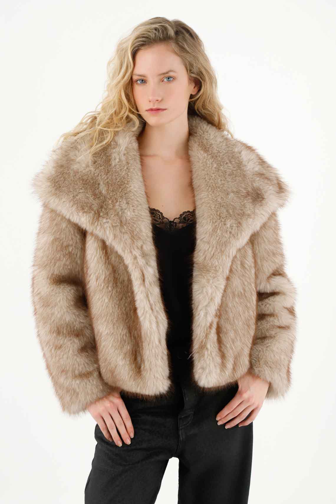 Abrigo afelpado café para mujer