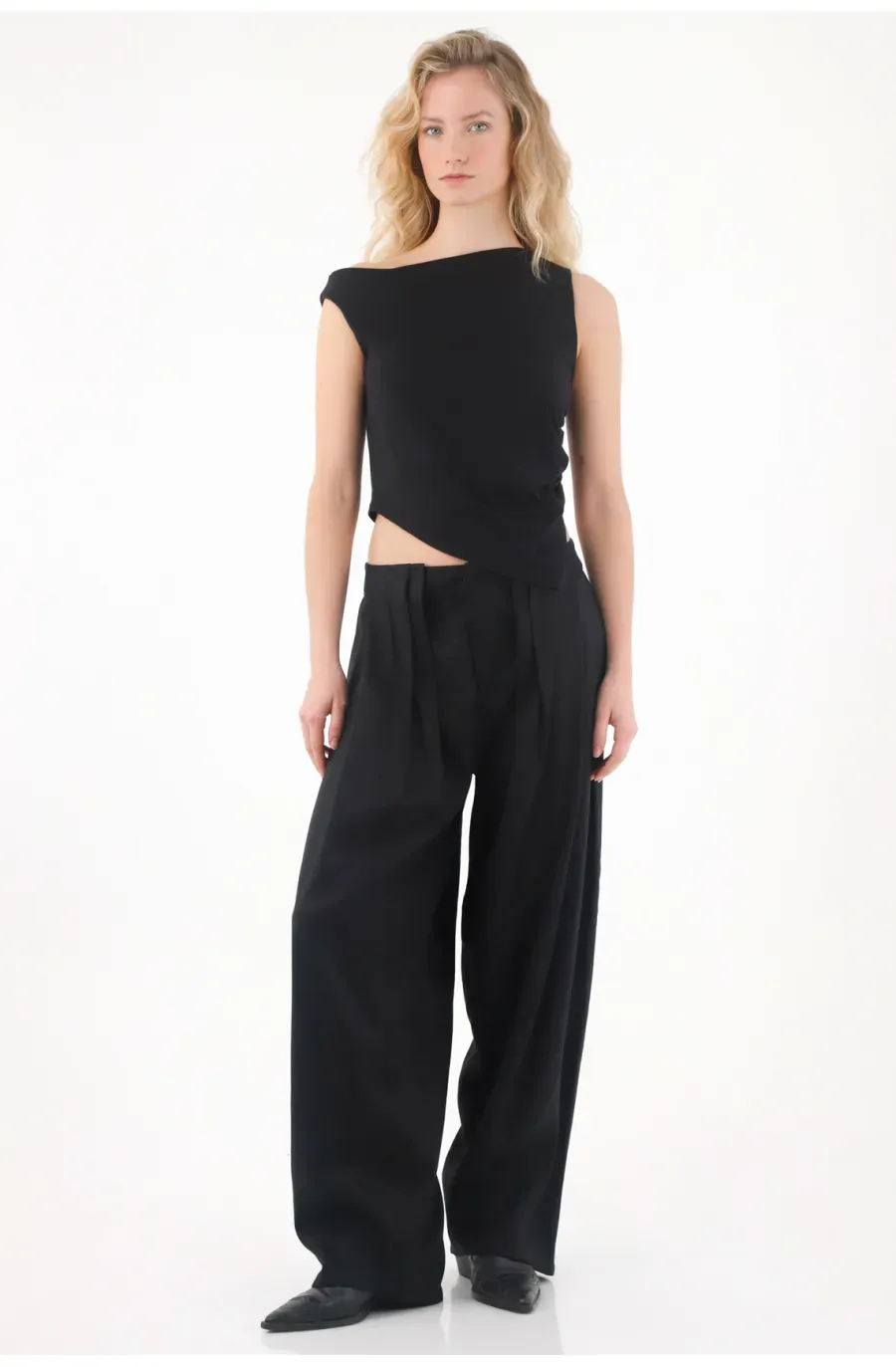 Pantalón con prenses negro para mujer