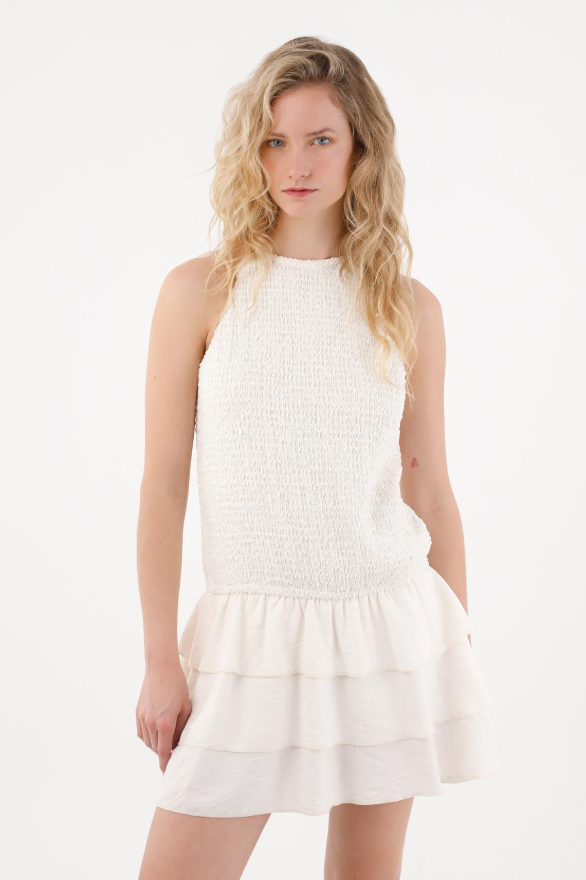 Vestido corto con cuello alto para mujer