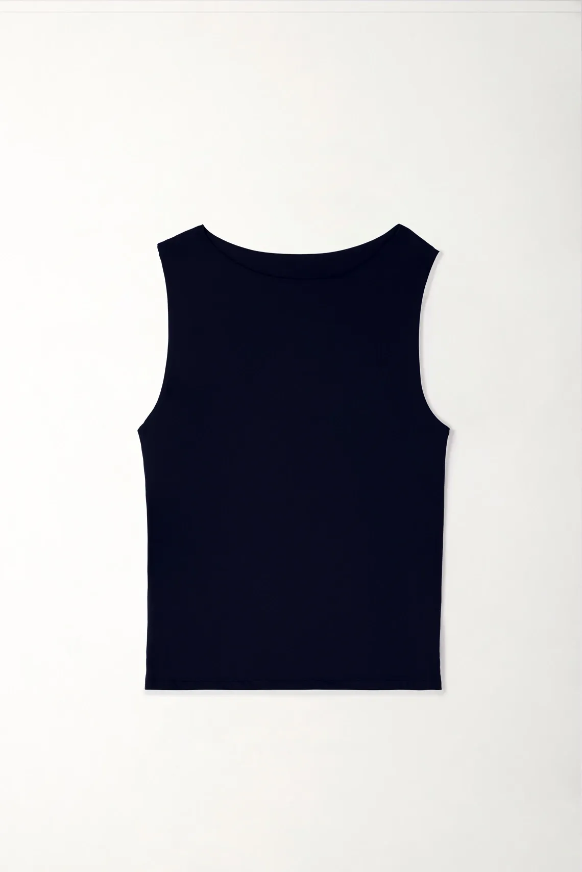 Camiseta ajustada manga sisa negra para mujer