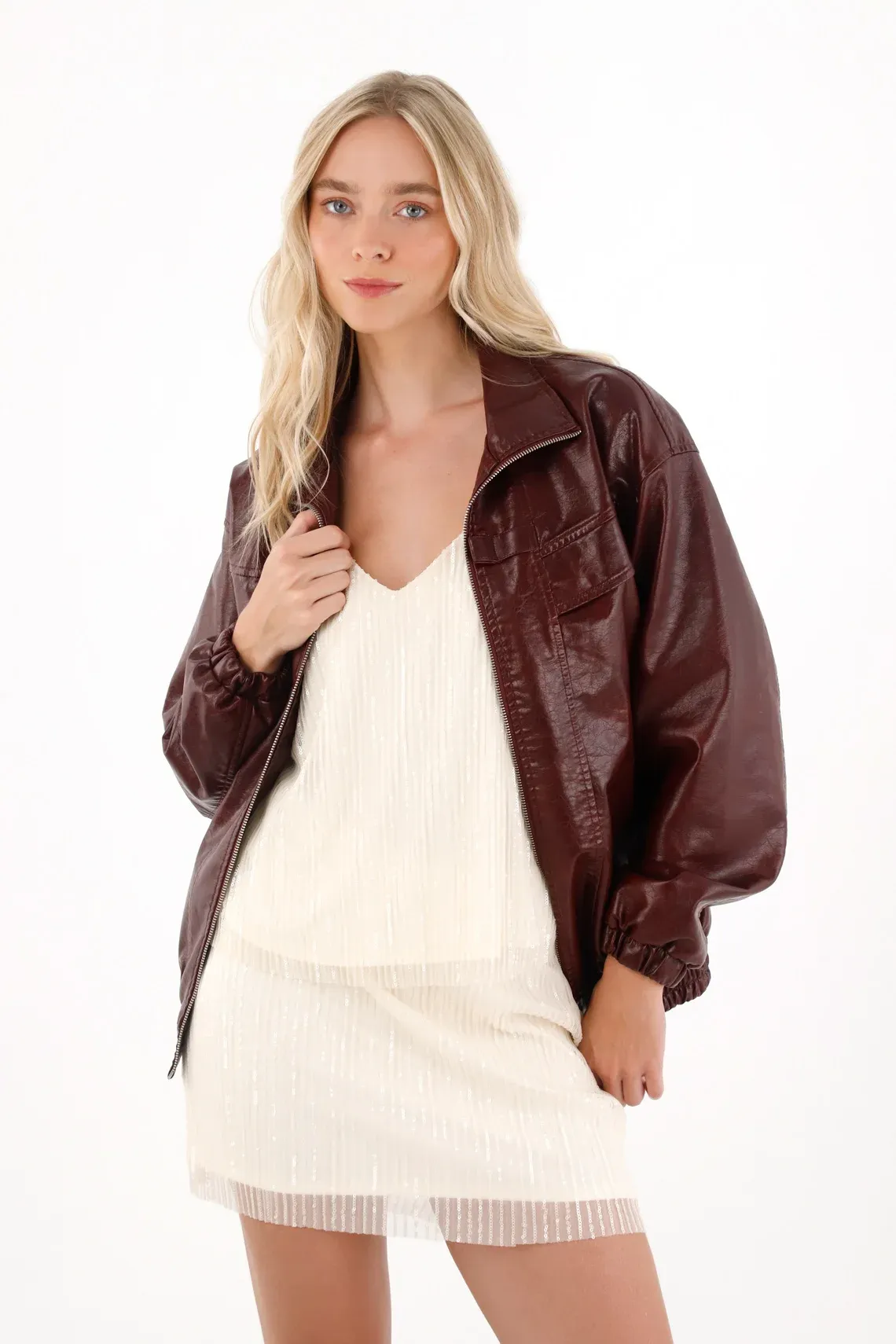 Falda corta en tela con brillo para mujer