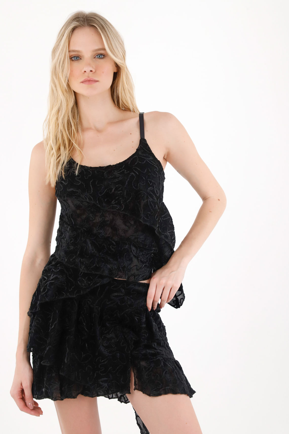 Camisa en tela bordada con boleros negra para mujer