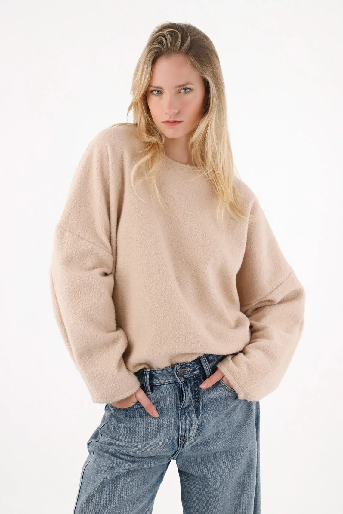 Buzo amplio cuello redondo para mujer