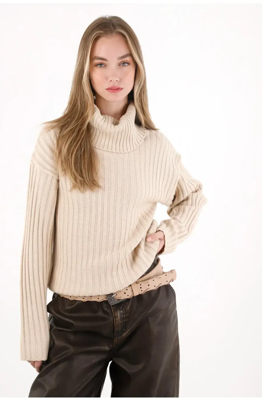 Buzo cuello tortuga crudo para mujer