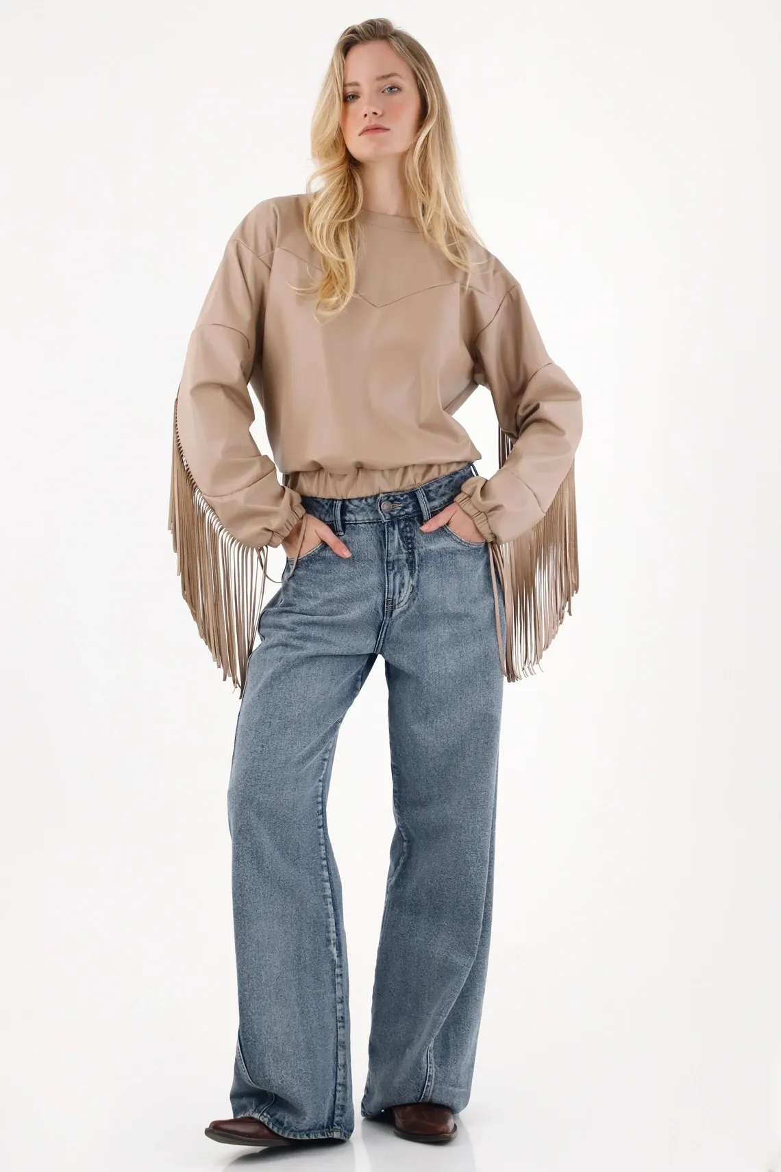 Buzo en cuero sintético con flecos café para mujer