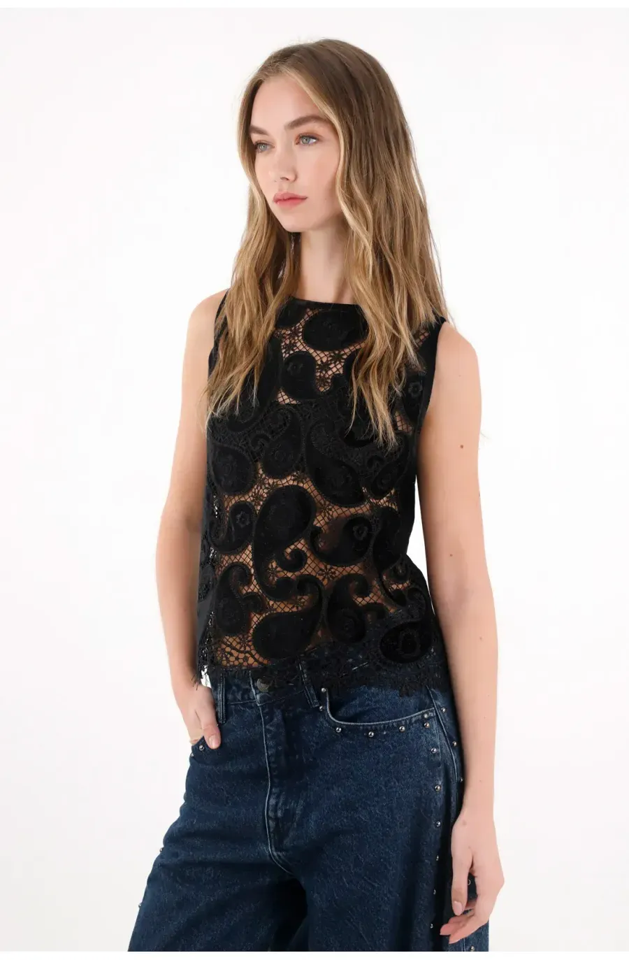 Camisa manga sisa con diseño paisleys negra para mujer