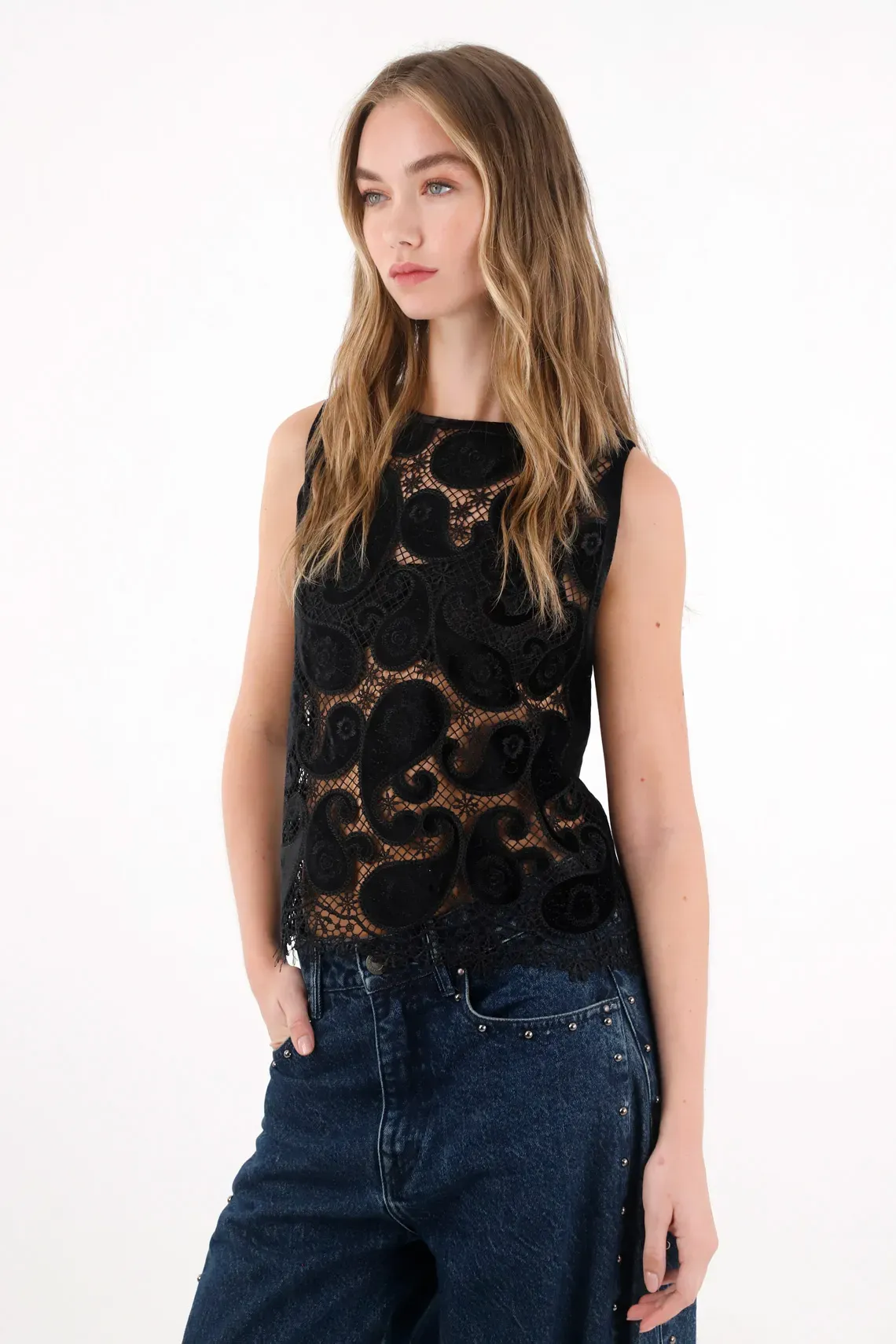 Camisa manga sisa con diseño paisleys negra para mujer