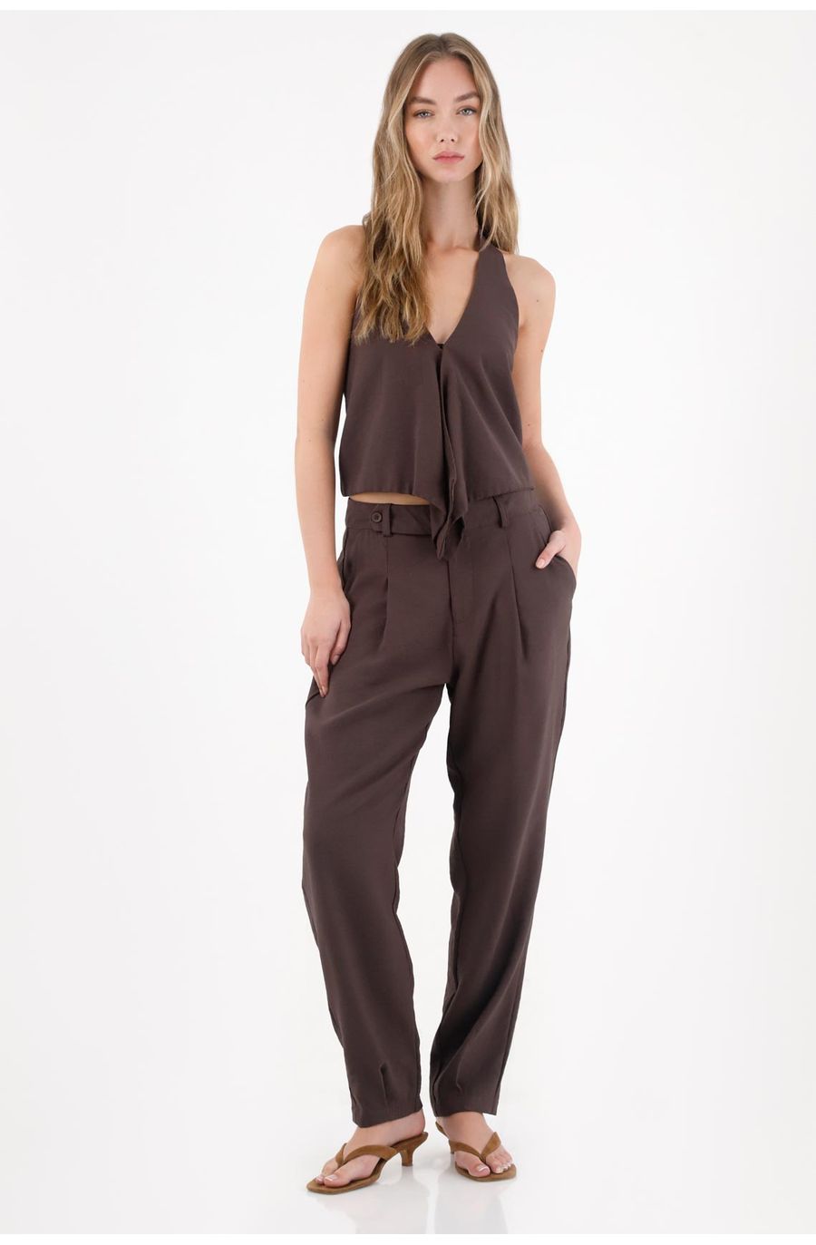 Pantalón bota recta fluida café para mujer