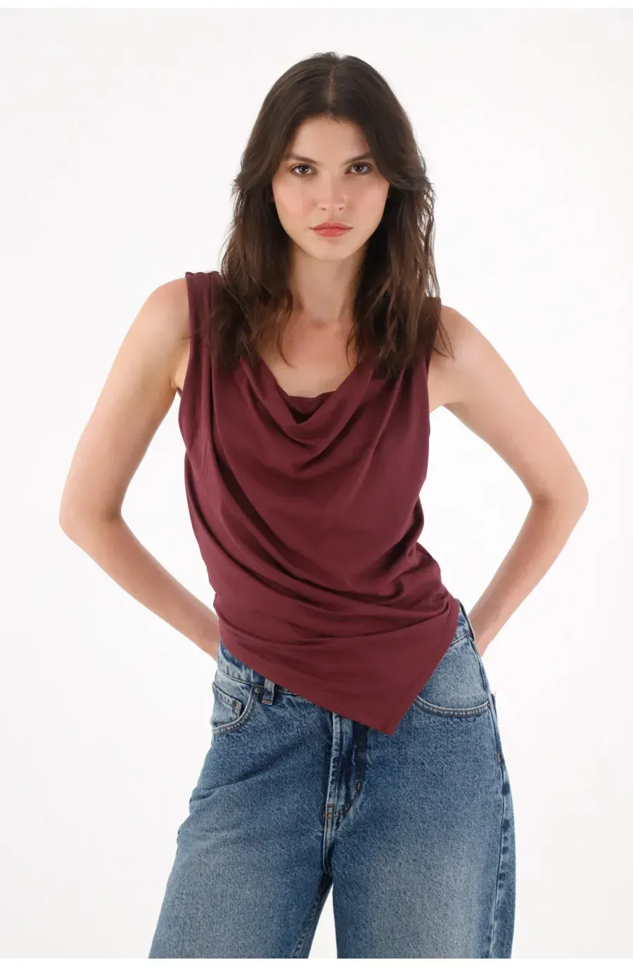 Camiseta con drappeado vinotinto para mujer