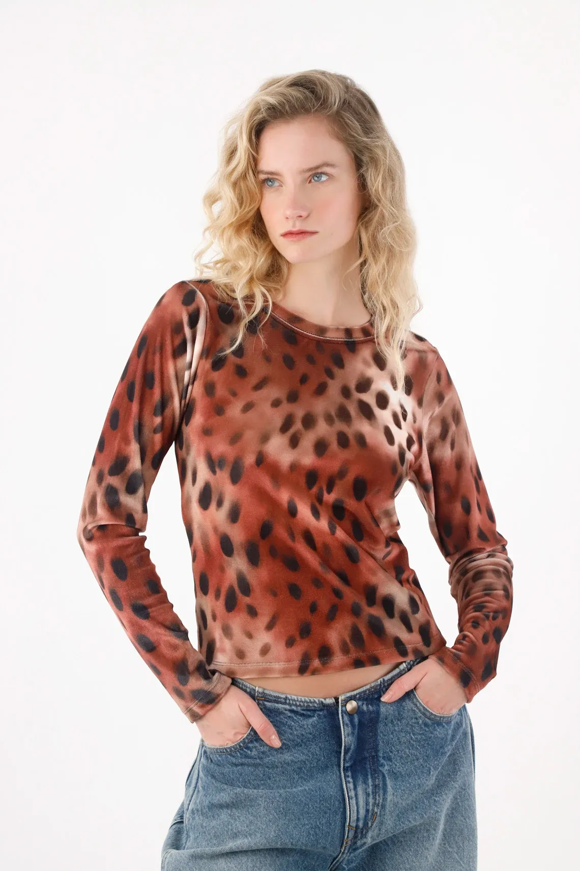 Camiseta cuello redondo café para mujer