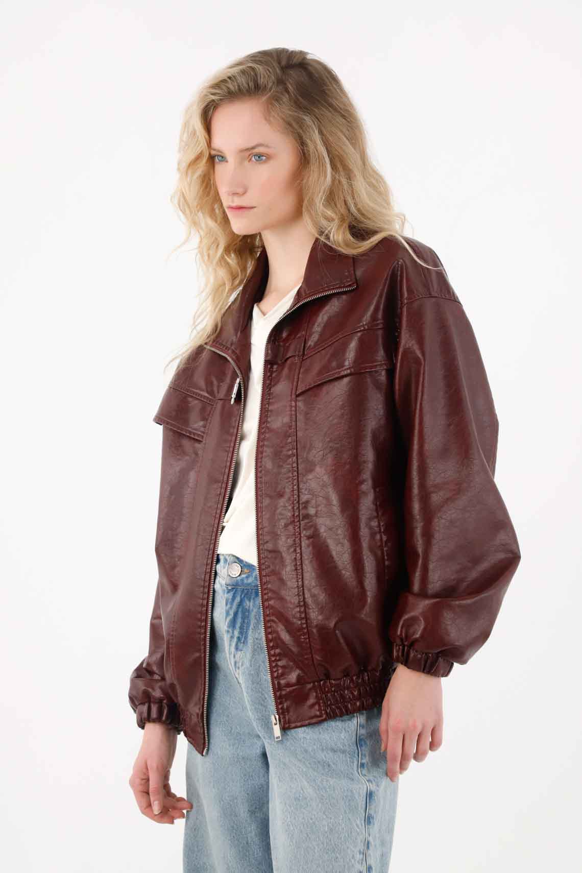 Chaqueta con cierre vinotinto para mujer
