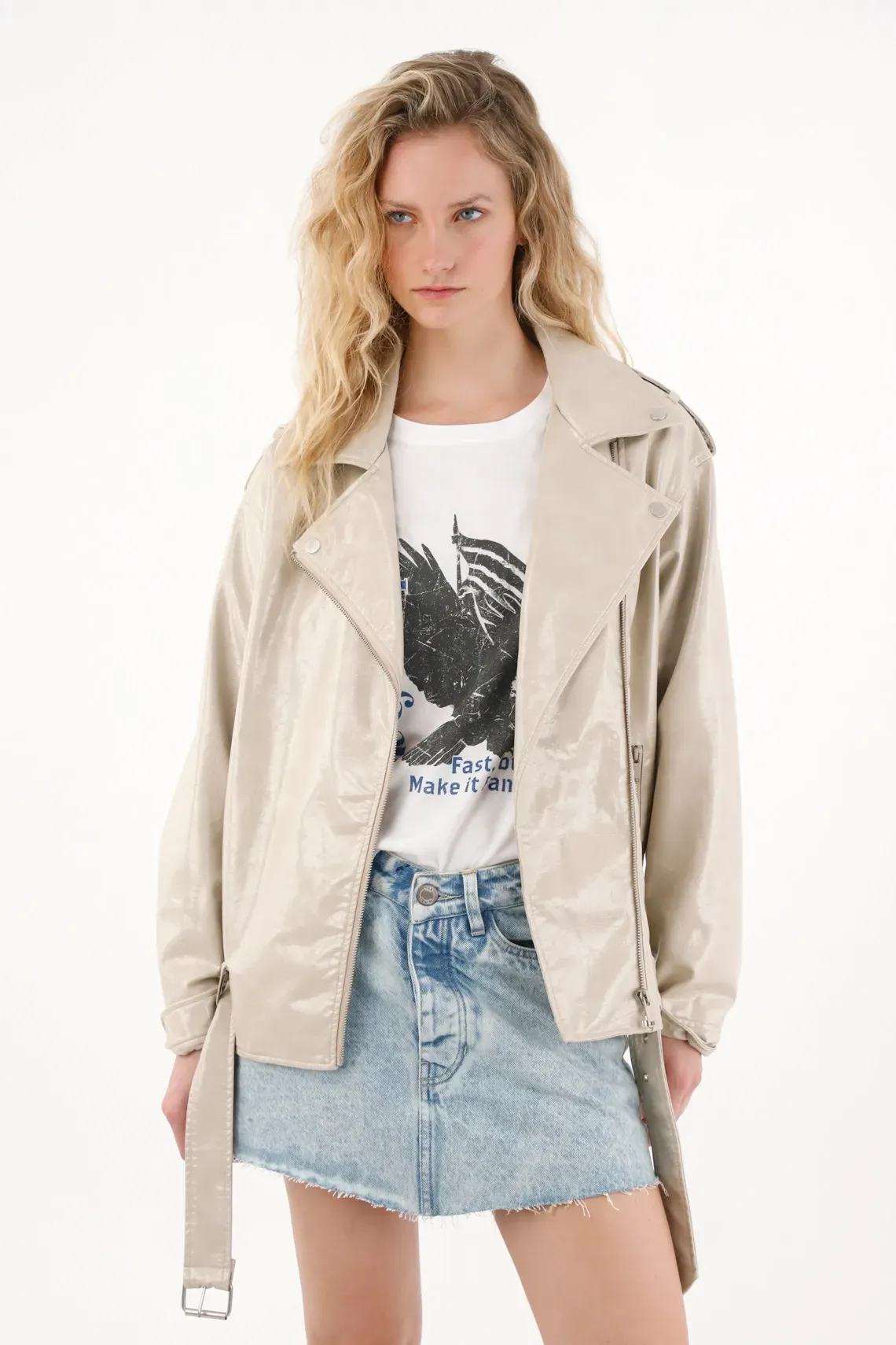 Chaqueta tipo cuero brillante para mujer