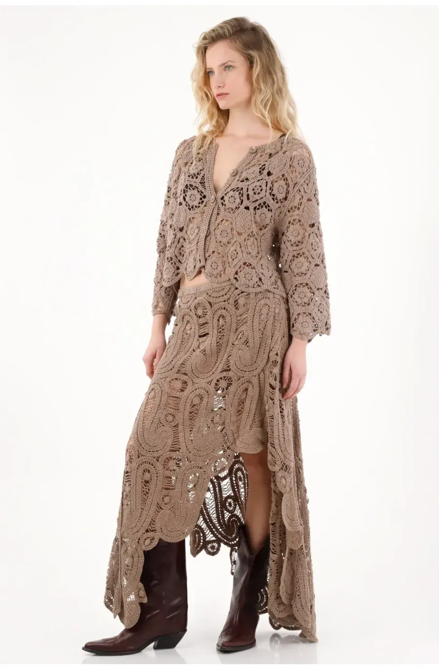 Falda larga tejida con paisleys café para mujer
