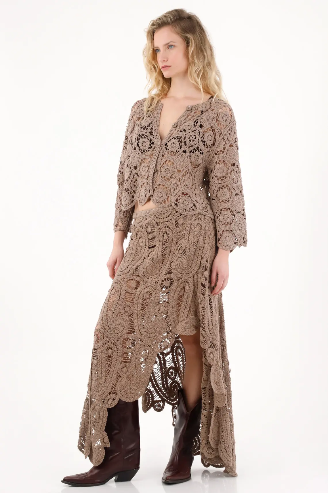 Falda larga tejida con paisleys café para mujer