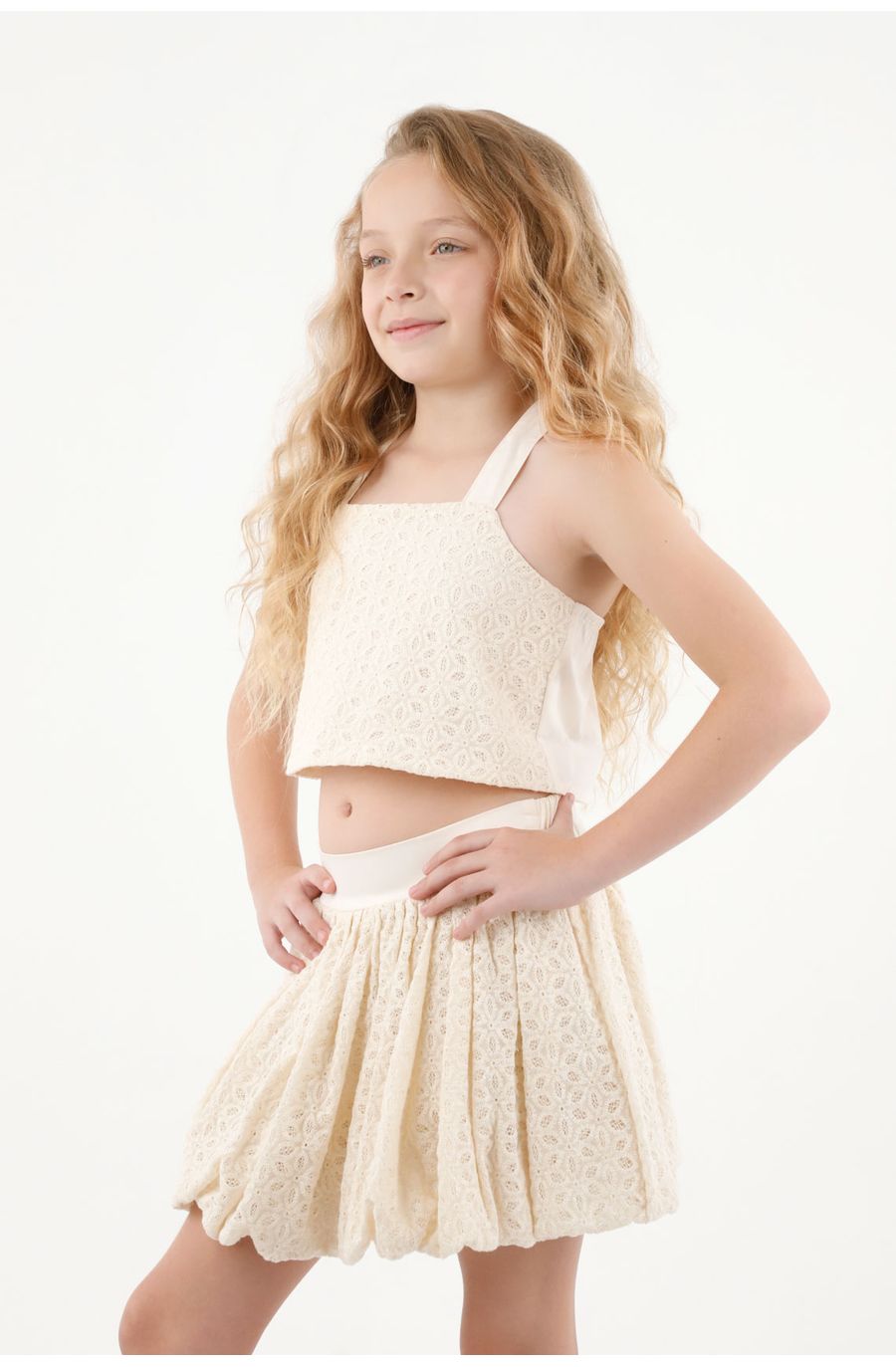 Falda corta estilo bombacho para niña