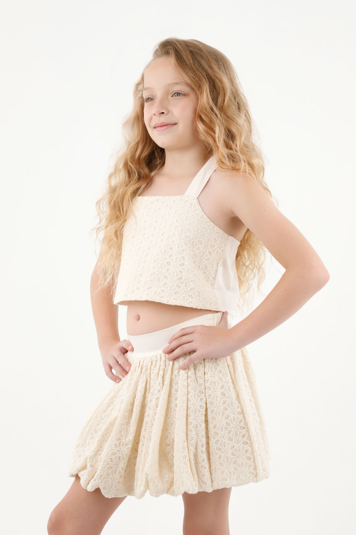 Falda corta estilo bombacho para niña