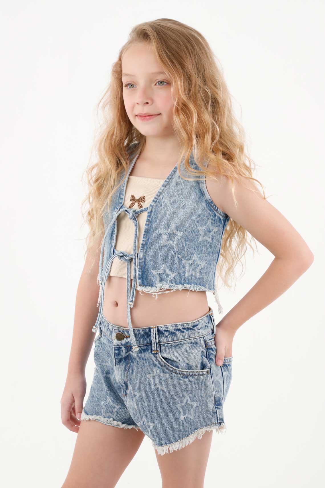 Bermuda en denim con estrellas para niña