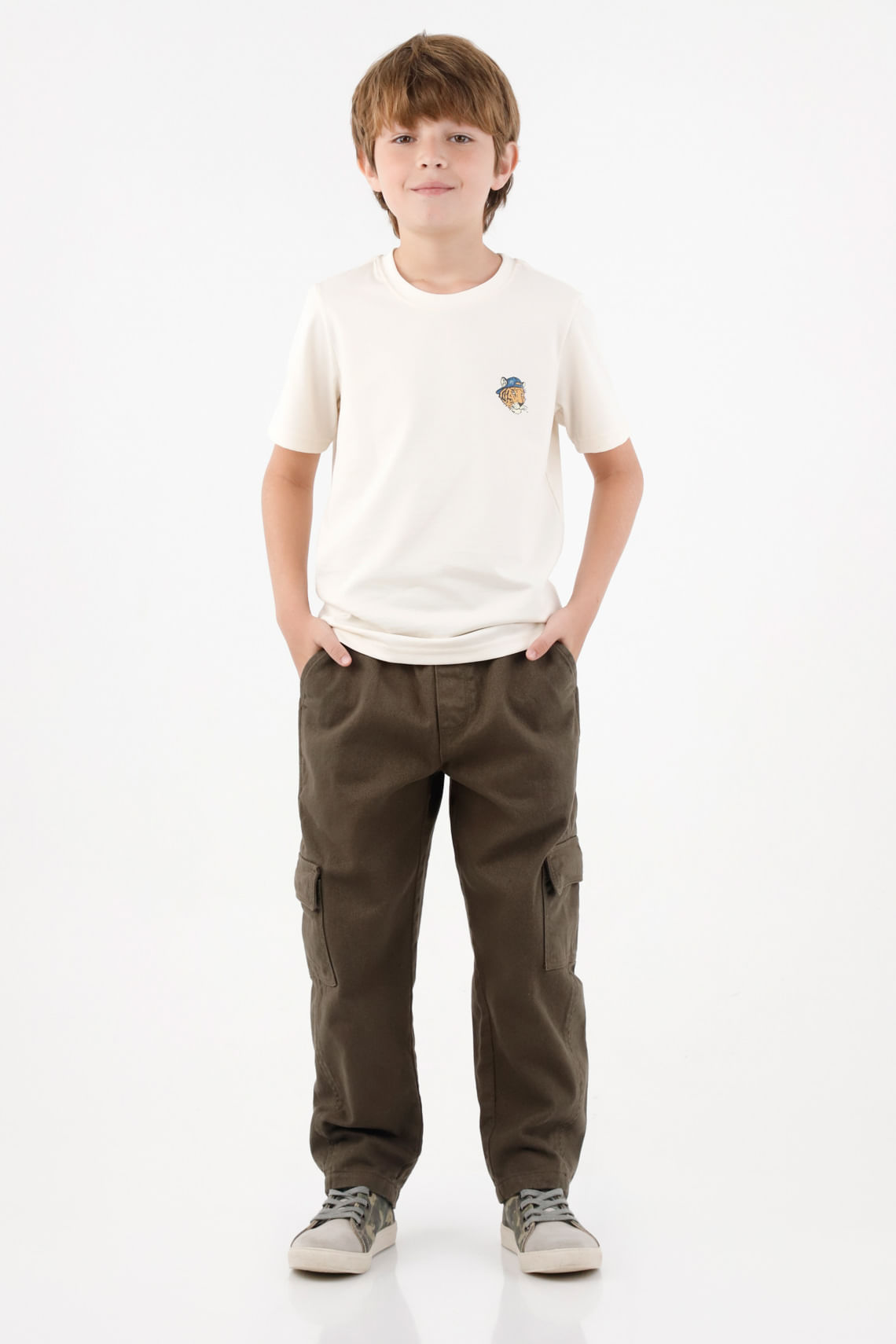 Pantalón tipo cargo verde para niño
