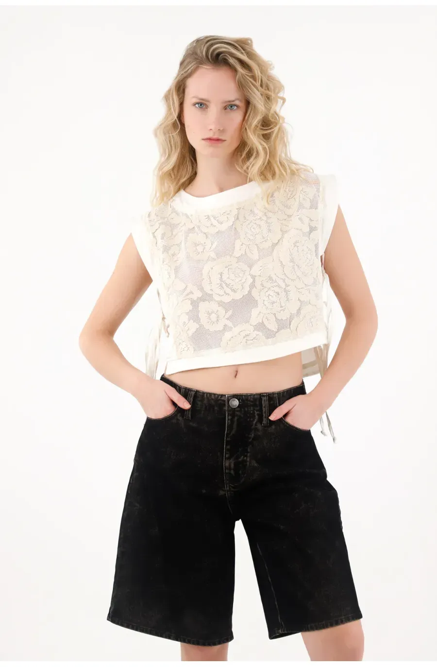 Camiseta bordada con transparencia para mujer