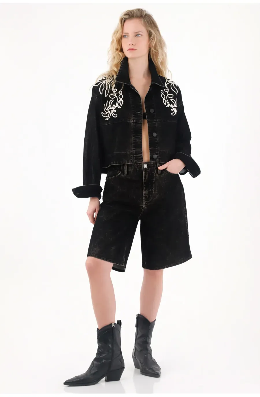 Bermuda en velvet negro para mujer