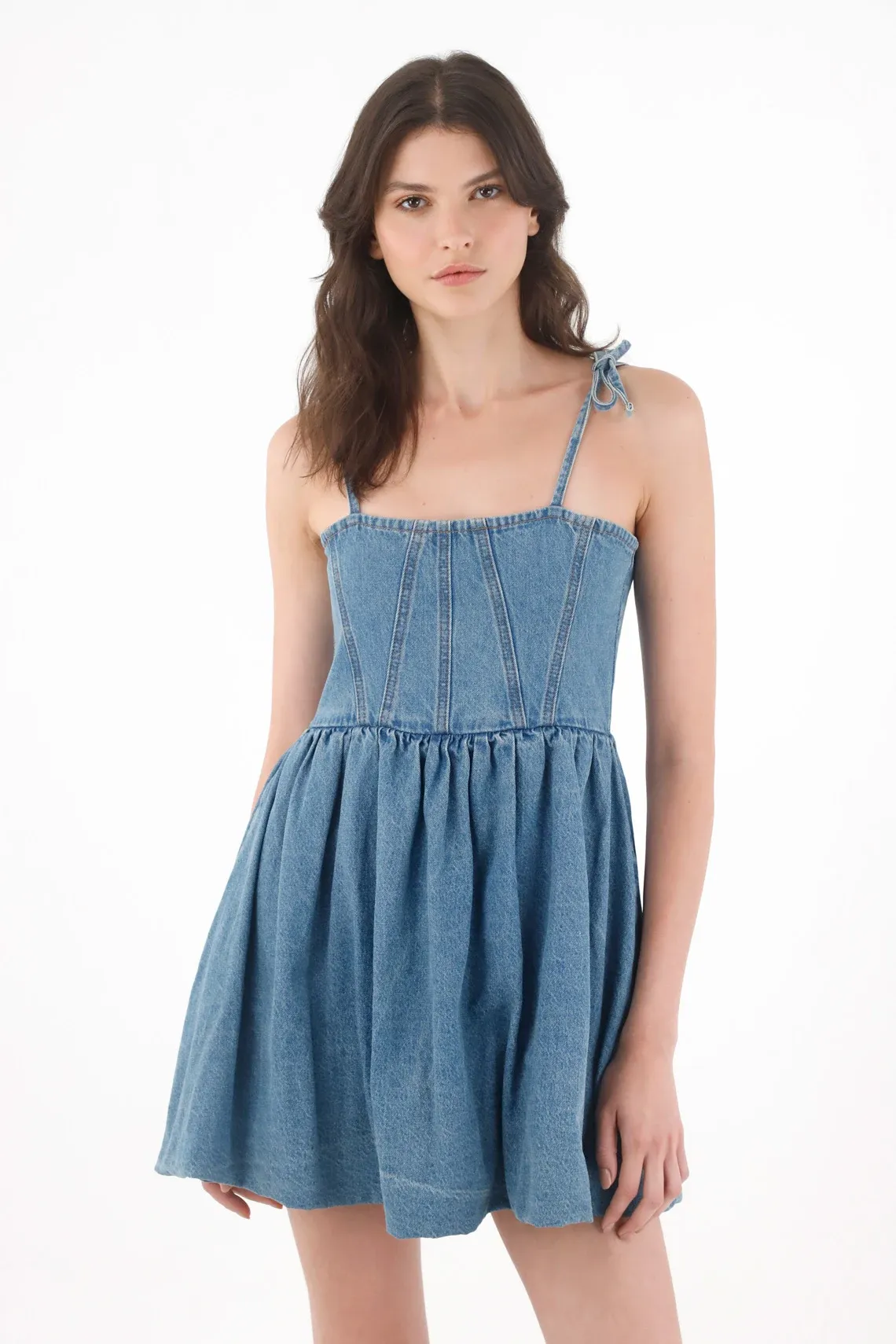 Vestido corto en denim para mujer