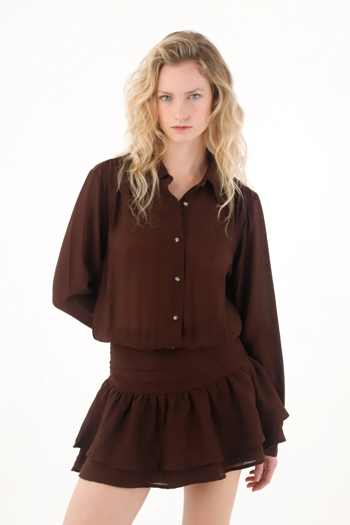 Vestido corto de manga larga café para mujer