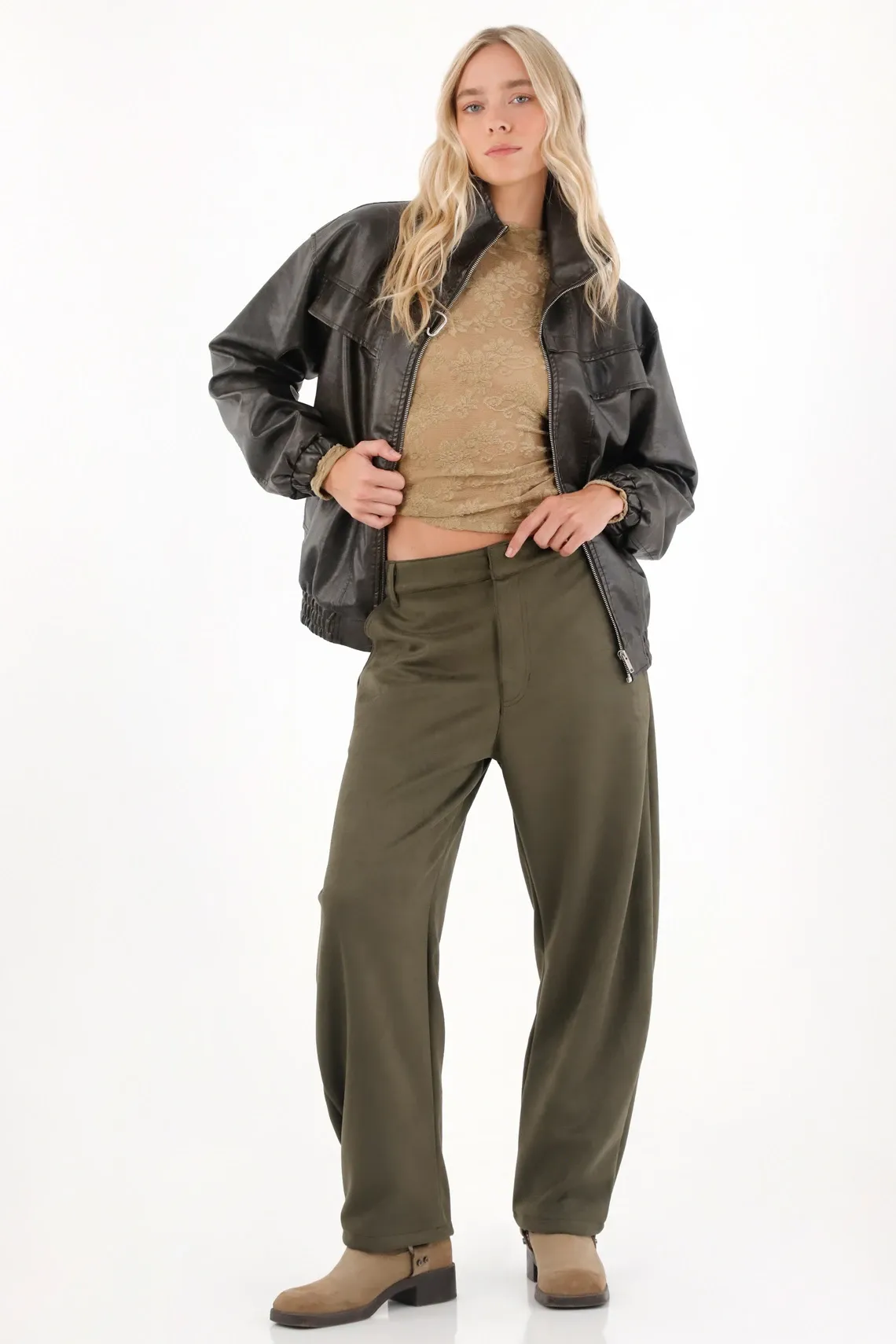 Pantalón oversize con bolsillos para mujer