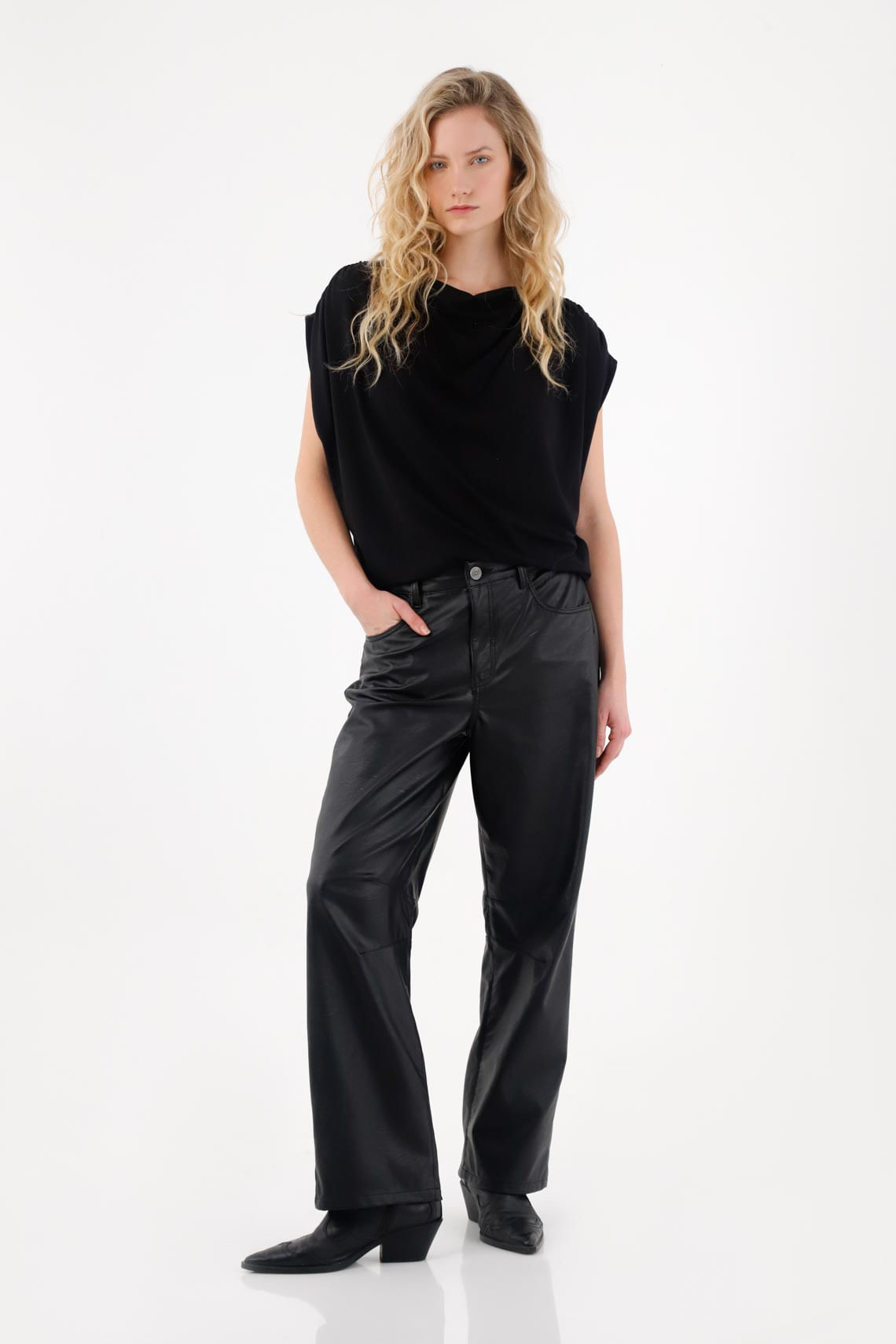 Pantalón en cuero sintético negro para mujer