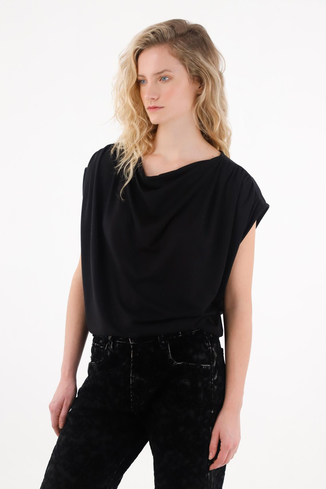 Camiseta con drappeado negra para mujer