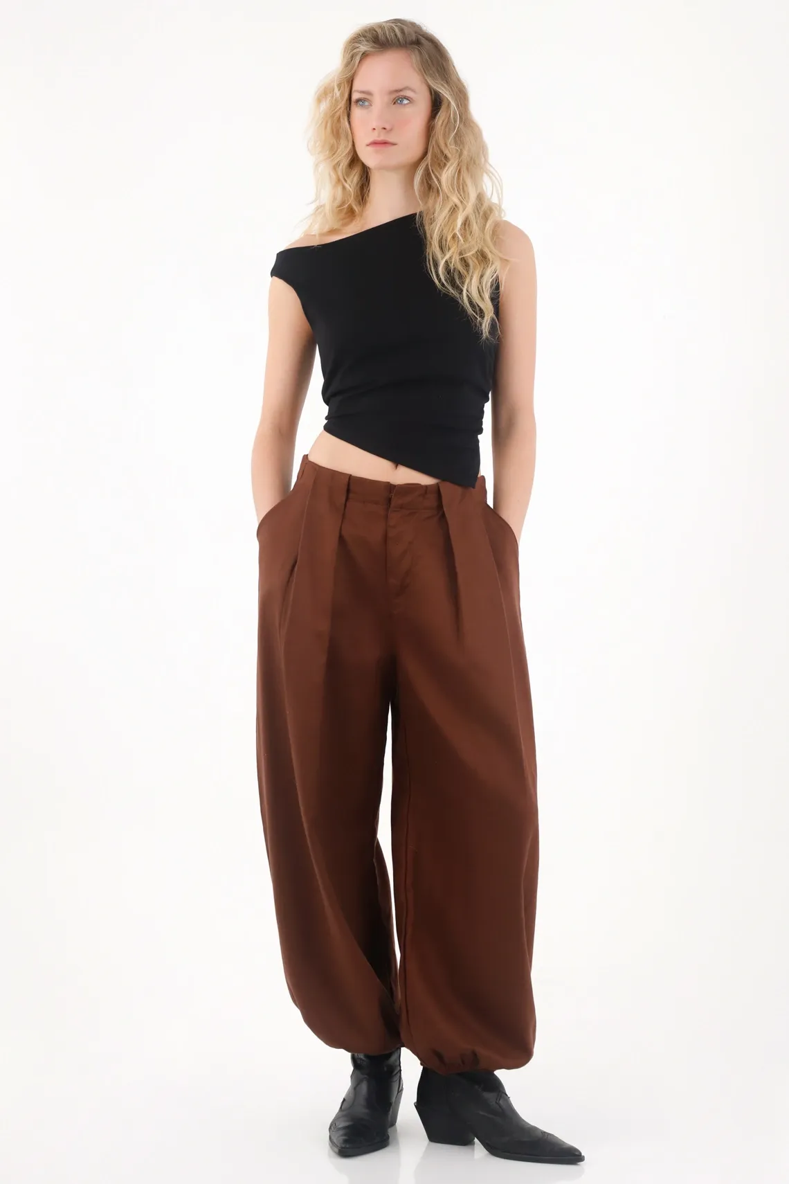 Pantalón tipo Harem café para mujer