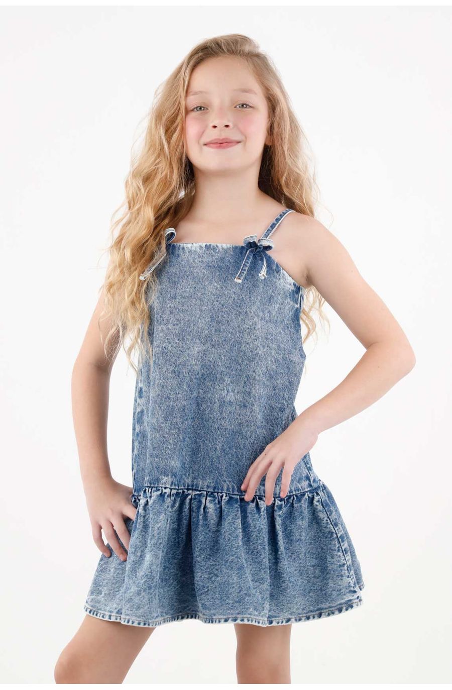 Vestido corto en denim para niña