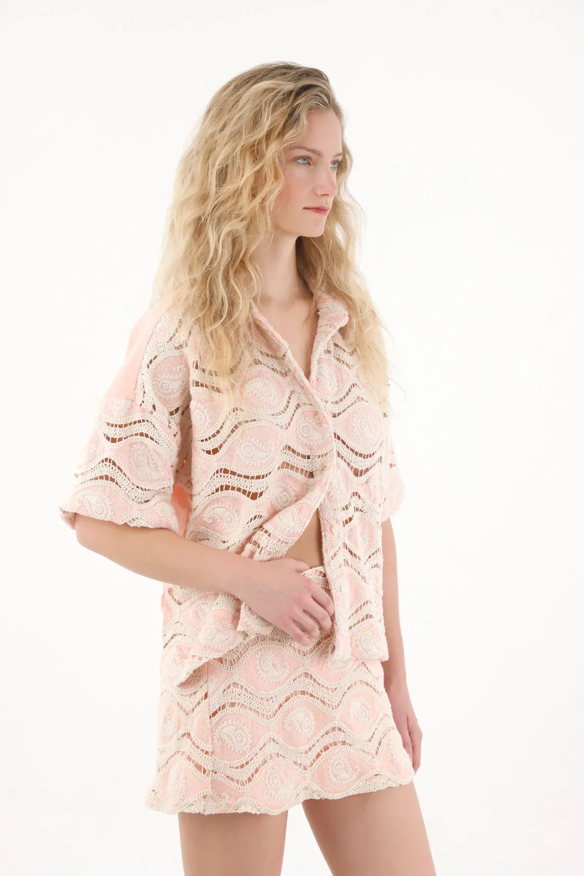 Falda corta con bordado para mujer