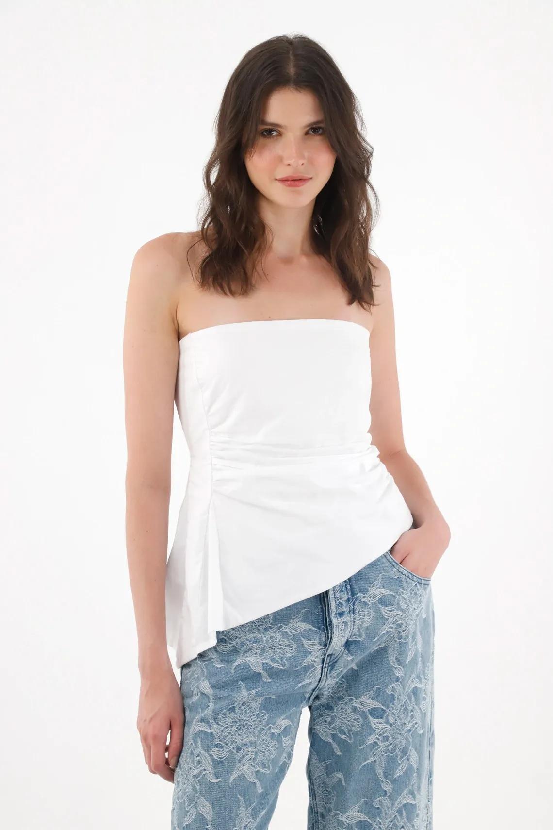 Camisa straplesse con recogido para mujer