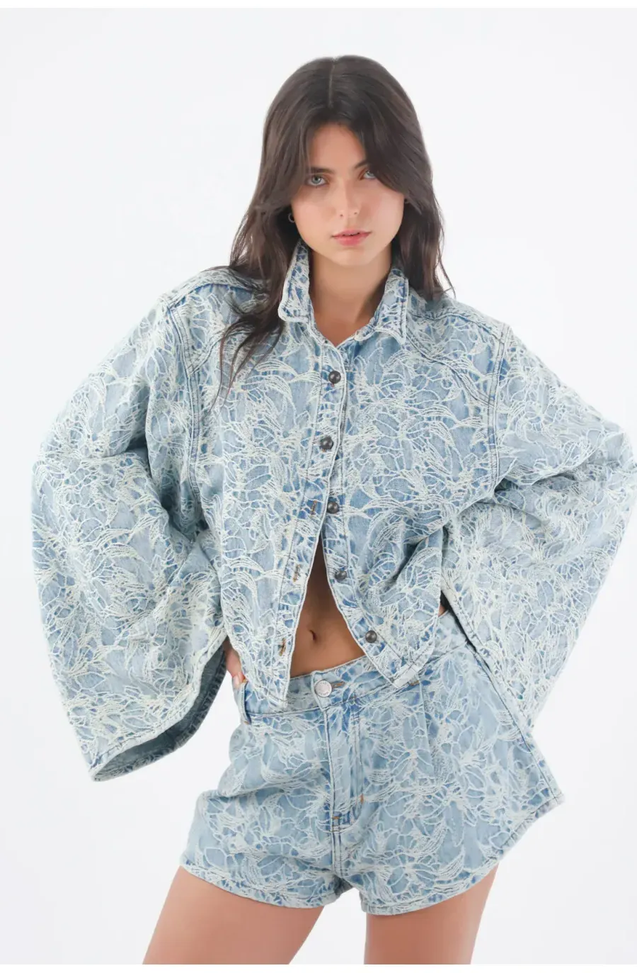 Bermuda para mujer de algodón azul claro corte amplio floral