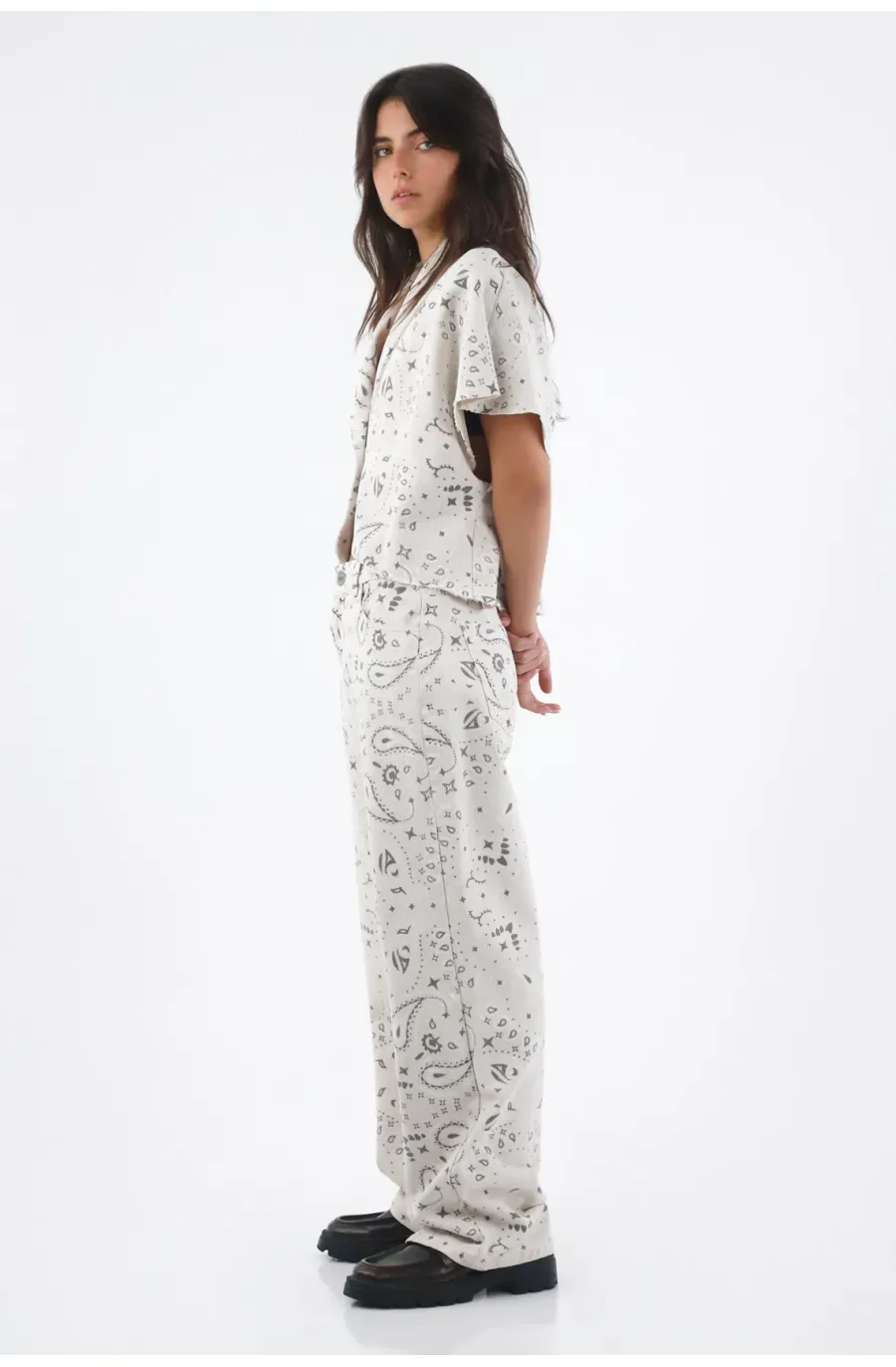 Pantalón para mujer de algodón crudo wide leg con estampado bandana