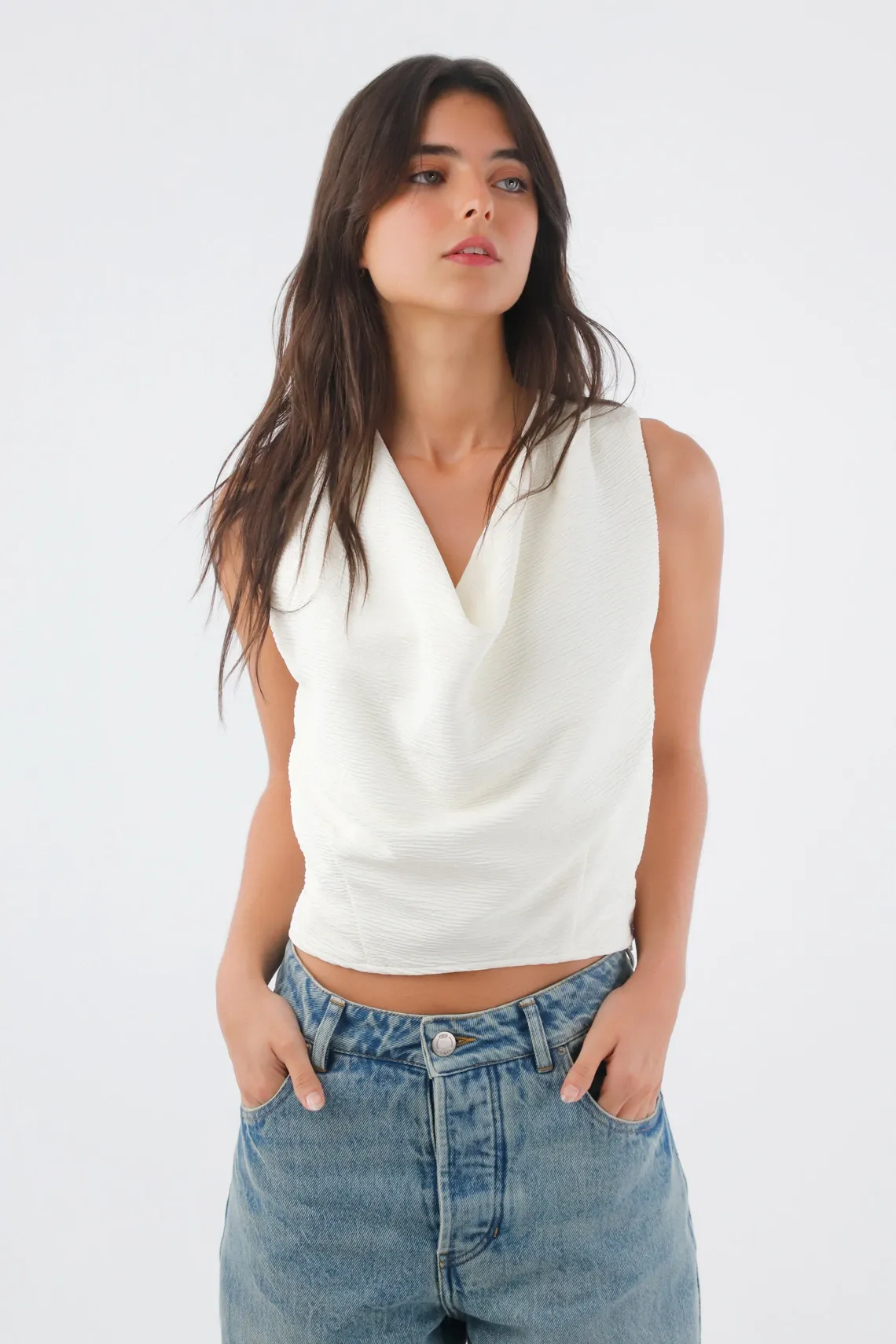 Top para mujer en poliéster blanco corto cuello drapeado