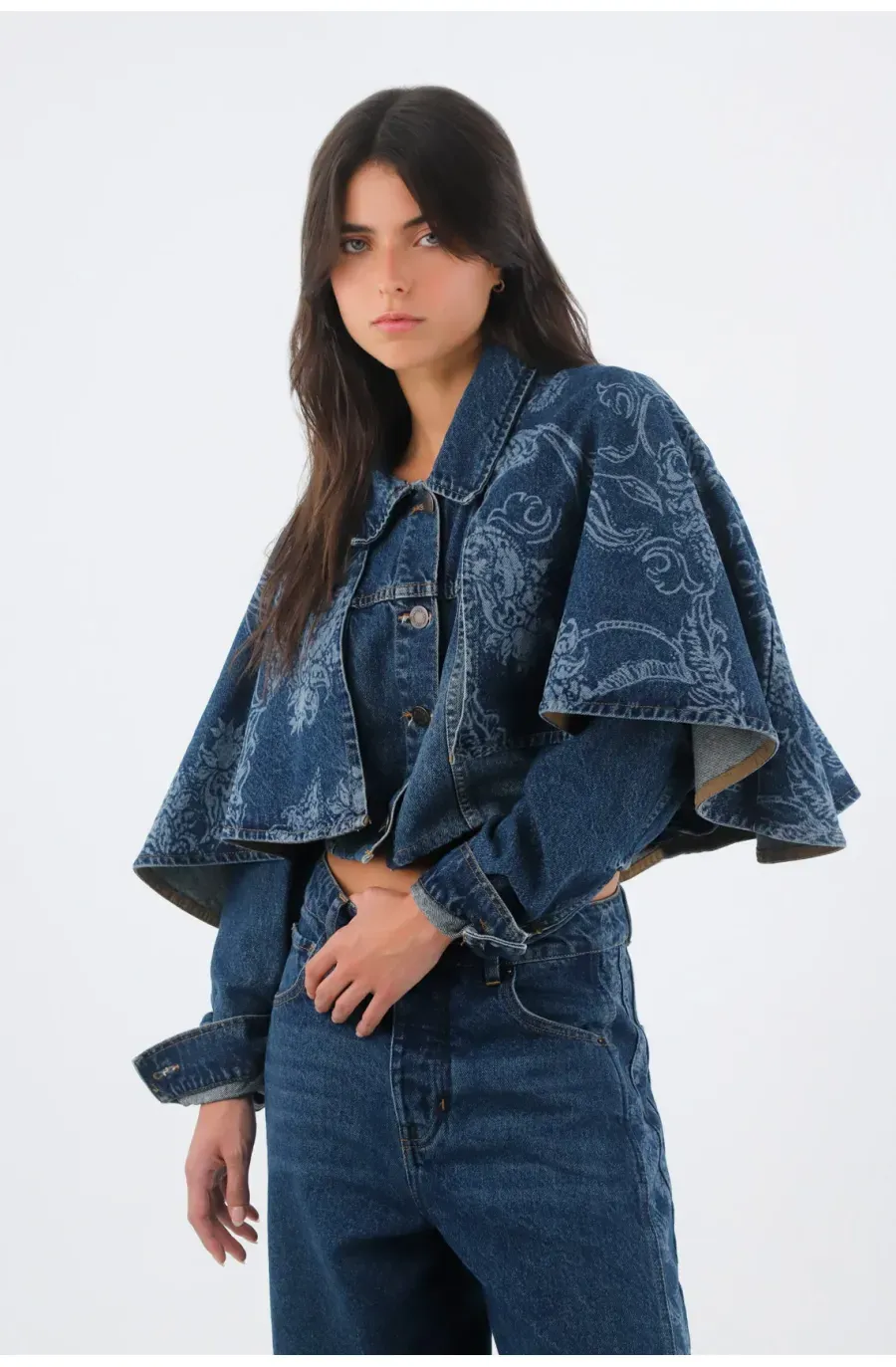 Chaqueta para mujer algodón azul índigo corta con capa floral
