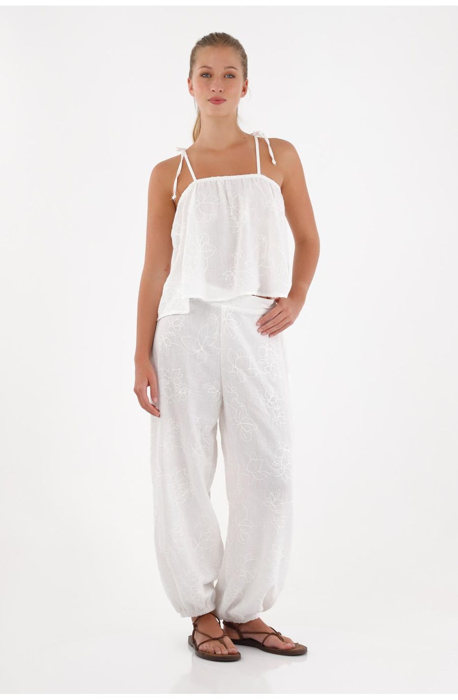 Pantalón para mujer poliéster blanco jogger bordado floral